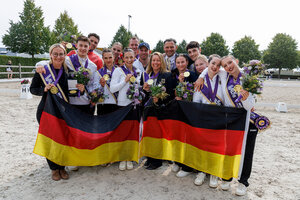 Das deutsche Team sicherte sich bei den Weltmeisterschaften in Aachen auch im Nationenpreis Gold. | © Lafrentz