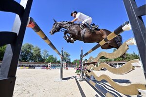 Sligo Candy Star zeigte eine sehr souveräne Runde im S-Springen in Kapfham mit Reiter Detlef jun. Kaiser | © Dill (Archiv)