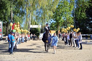 Von nun an reitet sie in Gold: Tabea Markgraf in Karlsfeld | © Dill