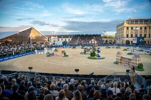  	Knapp 20.000 Besucher:innen verfolgten die Bewerbe im Ehrenhof von Schloss Schönbrunn, das frei zugängliche Village vor dem Turniergelände zählte zusätzlich rund 50.000 Besucher:innen.  | © Andreas Tischler (frei)