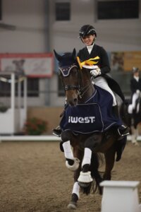 Jana Lang und Baron führen auch die letzte Qualifikation des iWEST Dressur Cups in Waghäusel an. | © D. Matthaes