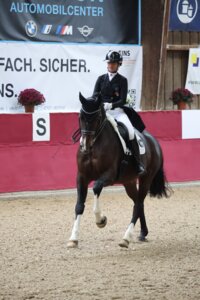 Andrina Suter setzte sich in der ersten Dreisterne-S-Dressur von Reutlingen durch. | © D. Matthaes
