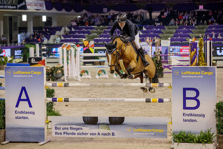 Hans-Peter Konle und Gambrinus reiten in Sonnefeld zum Sieg | © Lafrentz