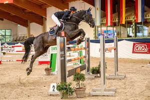 Mit großen Sätzen zum Sieg: Anna Ortmann und Jimmy | © Mikulica
